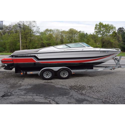 1989 Formula 223 SS Boat